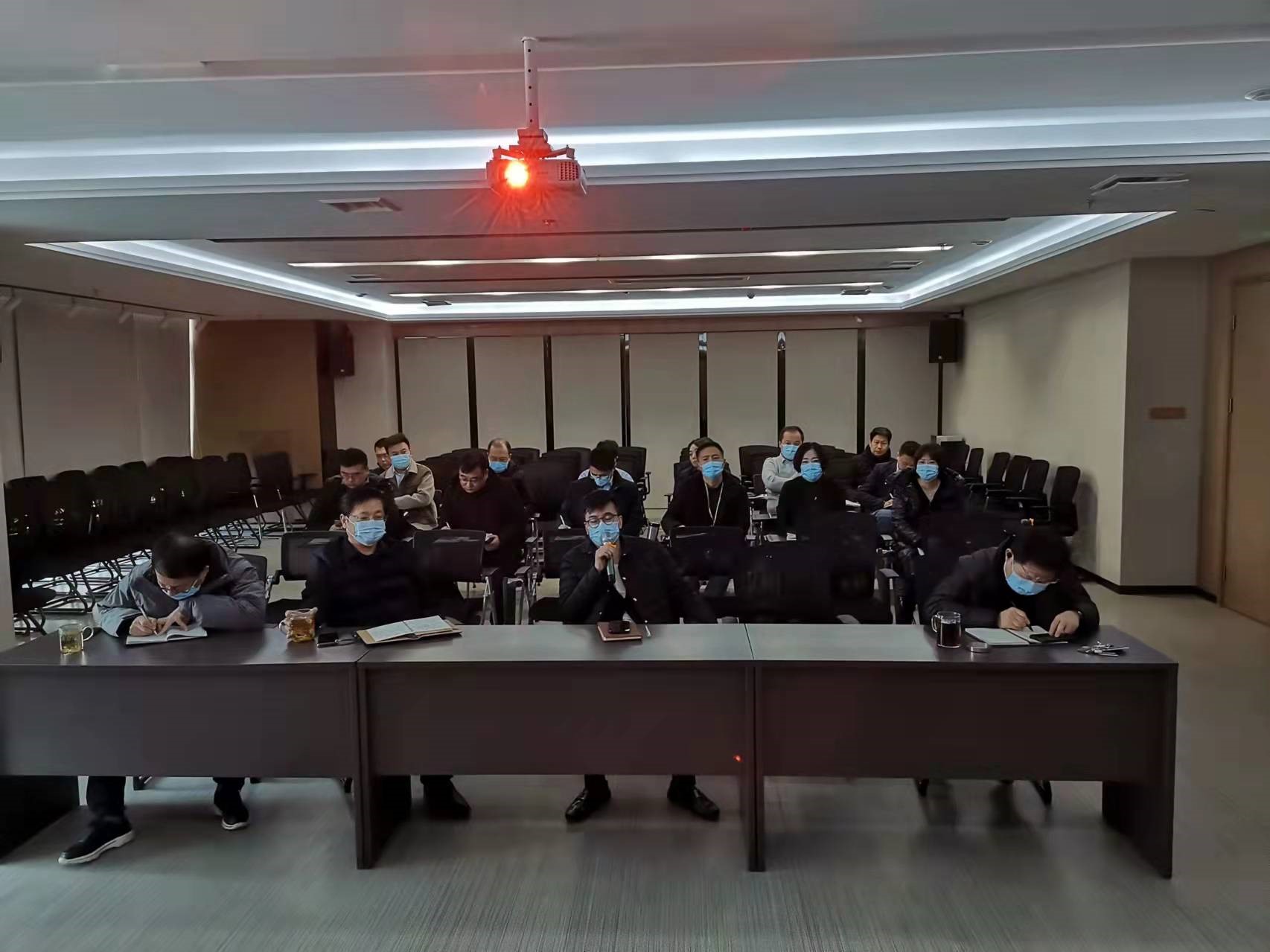 集團(tuán)公司董事長(zhǎng)、總經(jīng)理王禹澄做重要講話